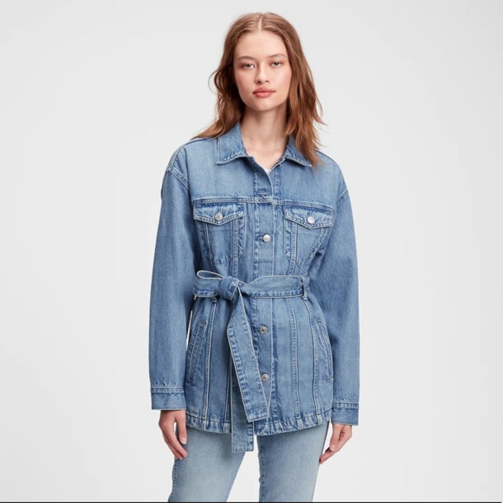 NWT Gap Factory Belted Denim Jacket with Washwell in medium flinn